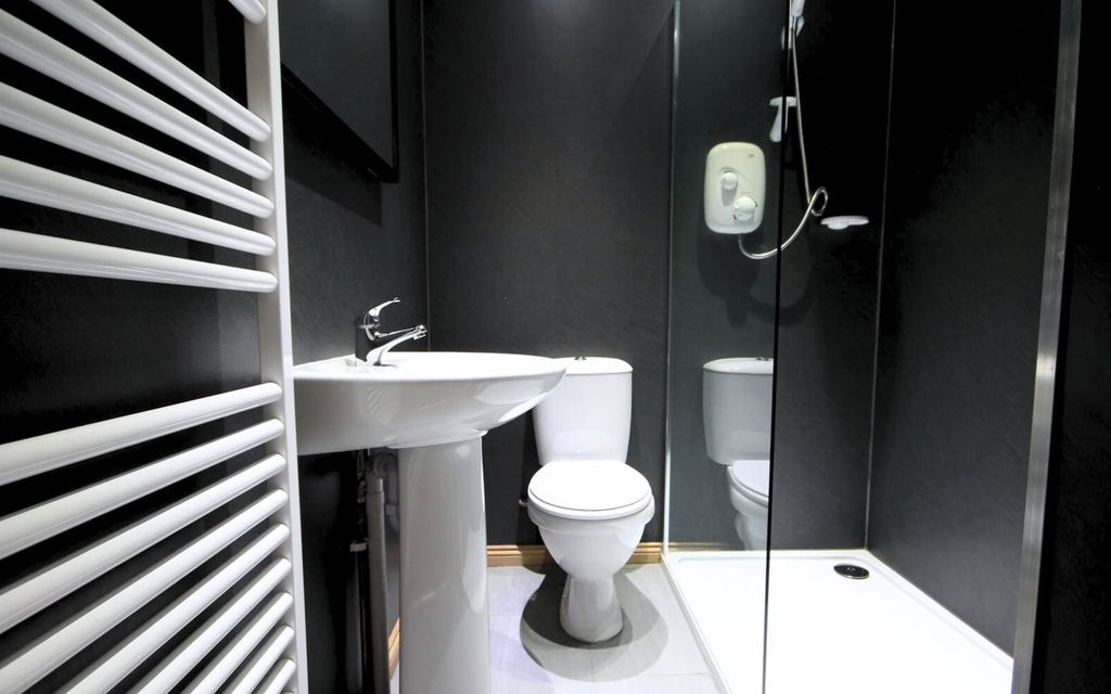 Property photo 3 of 3 Falconars Court Bathroom