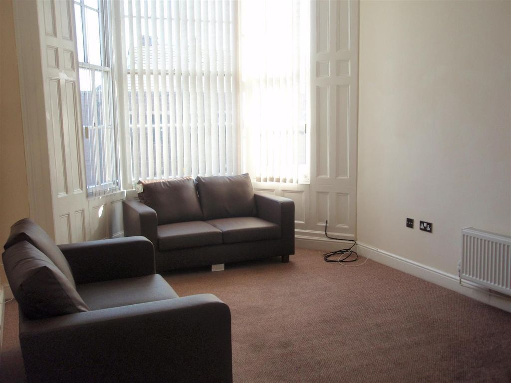 Property photo 2 of 8 Lounge