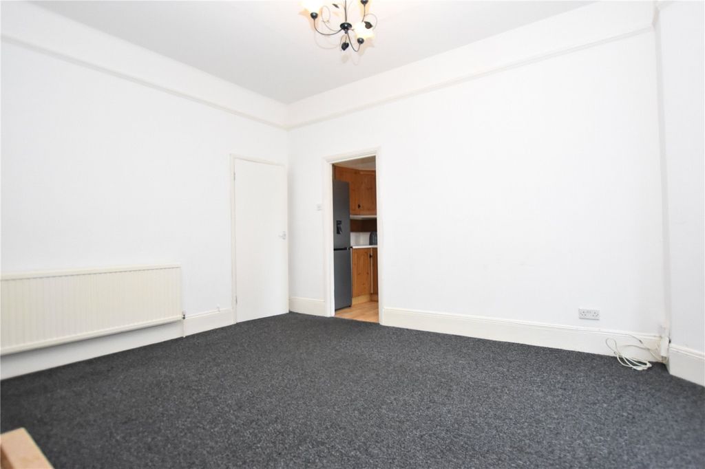 Property photo 3 of 8 Picture No. 14