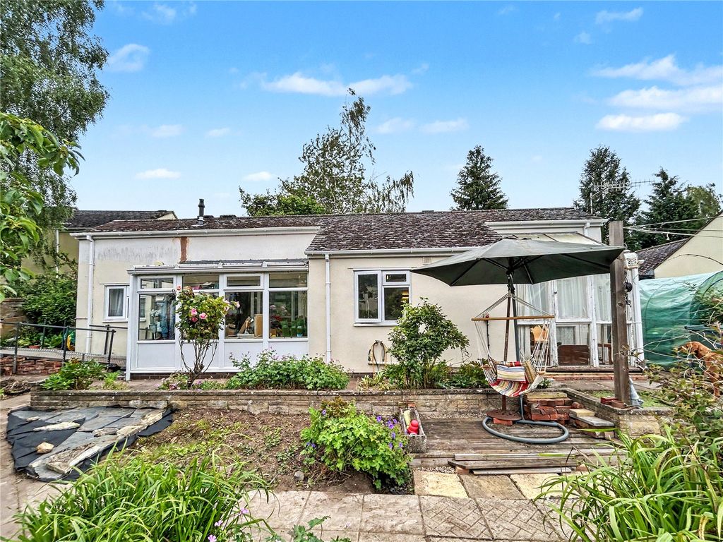 Property photo 1 of 12 Meadway
