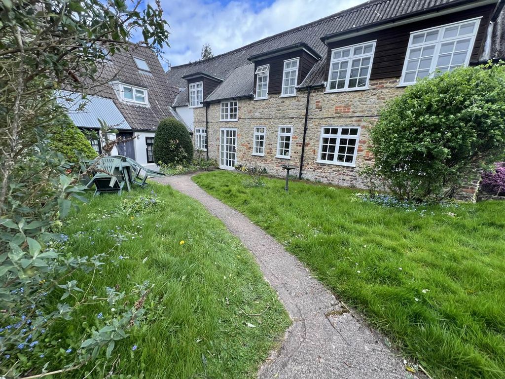 Property photo 1 of 12 Exterior