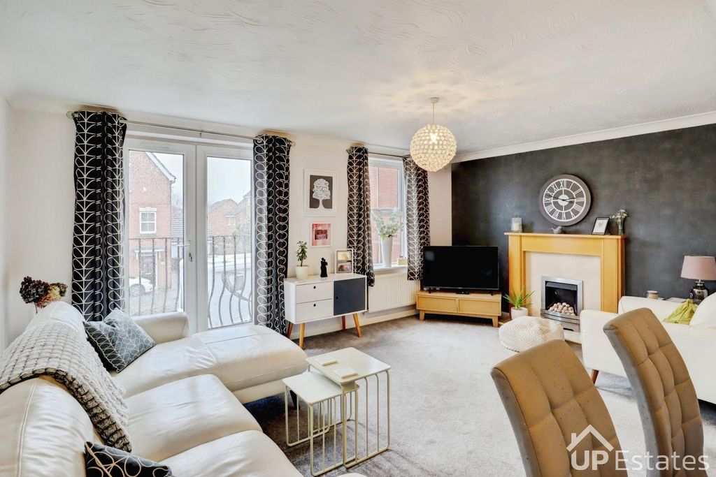 Property photo 3 of 17 Living Room