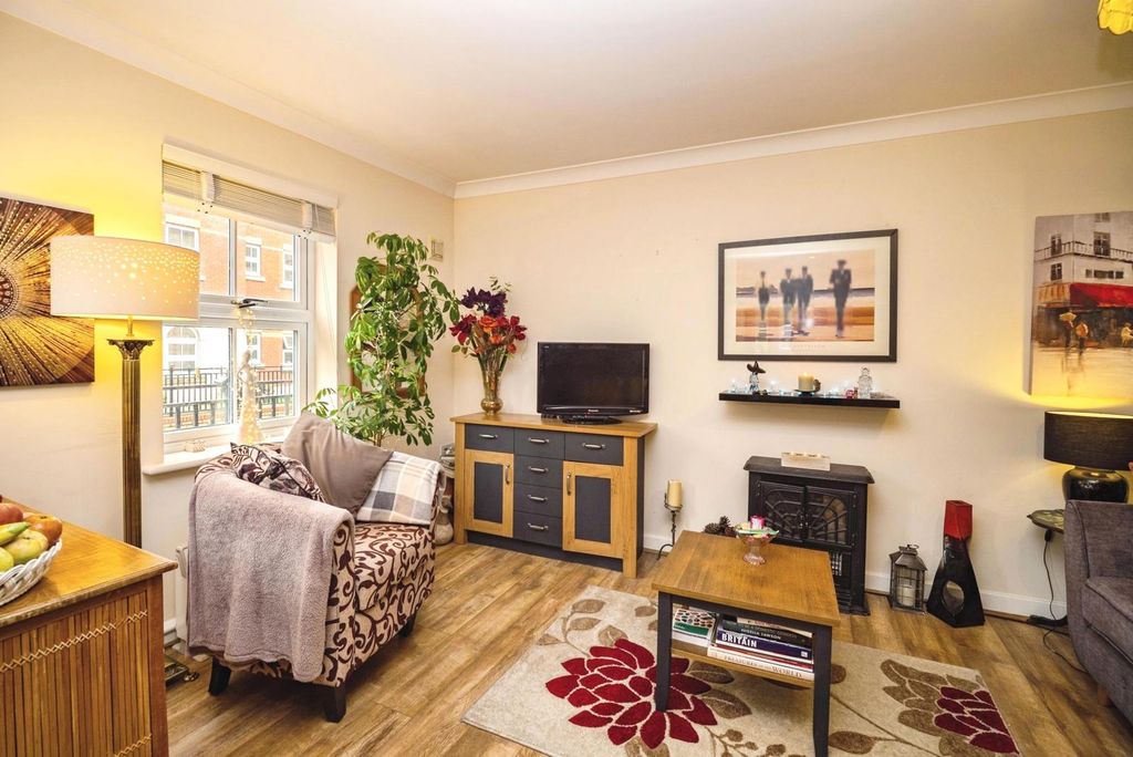 Property photo 3 of 19 Pbox-Img.Jpg