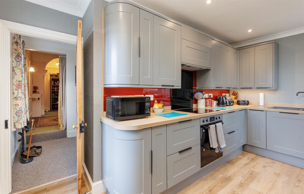 Property photo 3 of 29