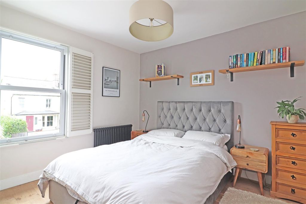 Property photo 2 of 18