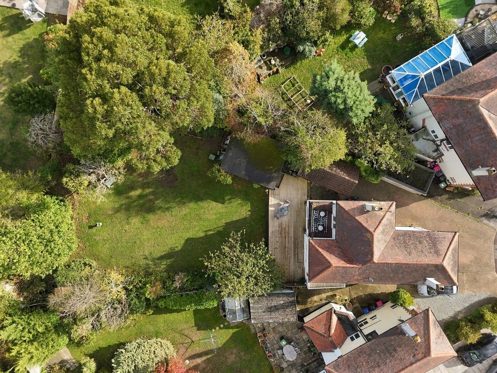 Property photo 2 of 40