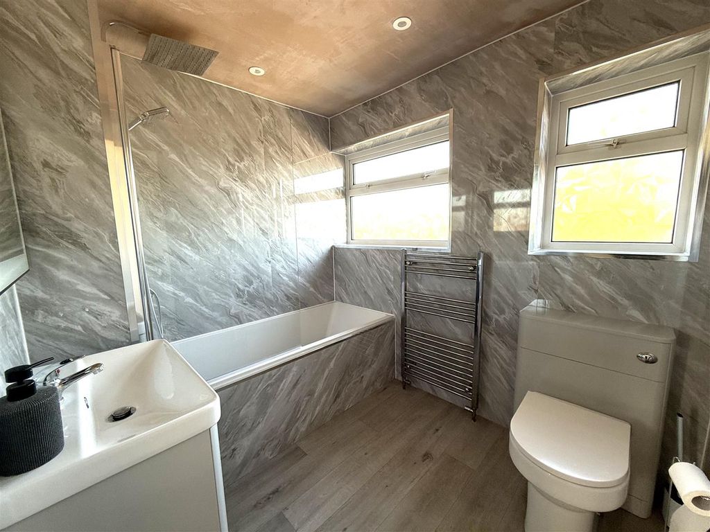 Property photo 2 of 17 28 Proc New Bath.Jpeg
