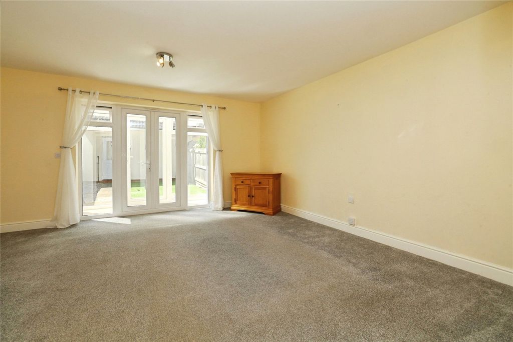 Property photo 2 of 18 Picture No. 14