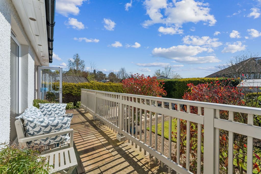 Property photo 3 of 32