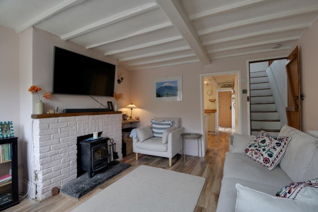 Property photo 2 of 16 Lounge