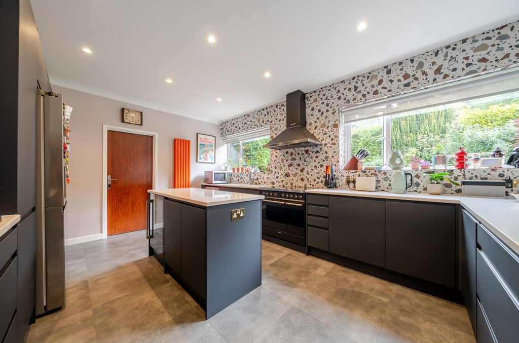 Property photo 2 of 32 1464614-13-6A0E11...