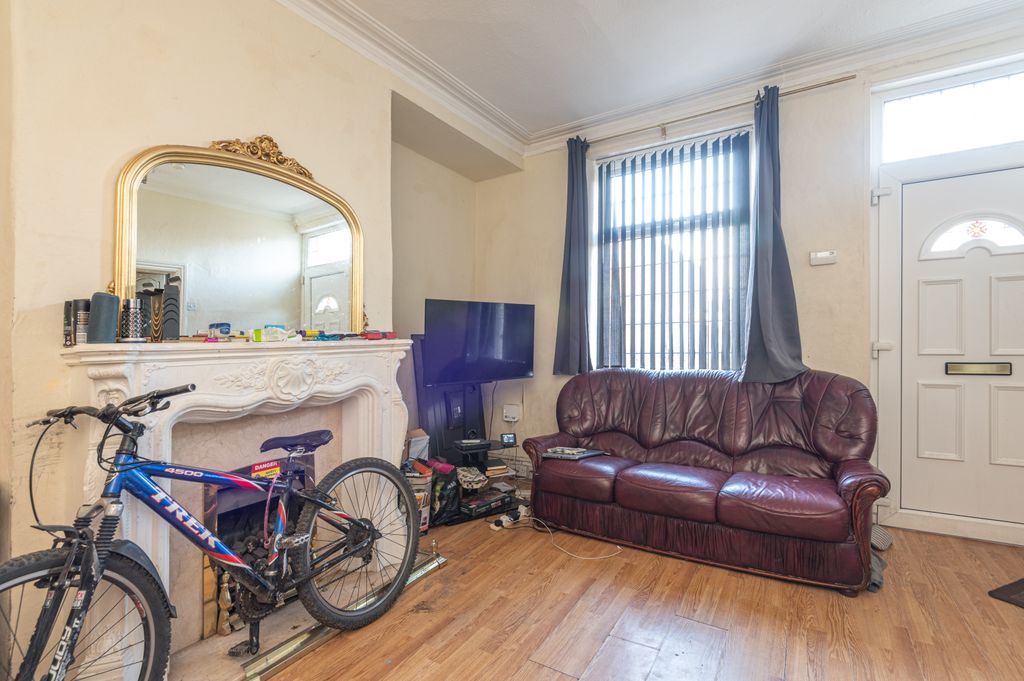 Property photo 2 of 12