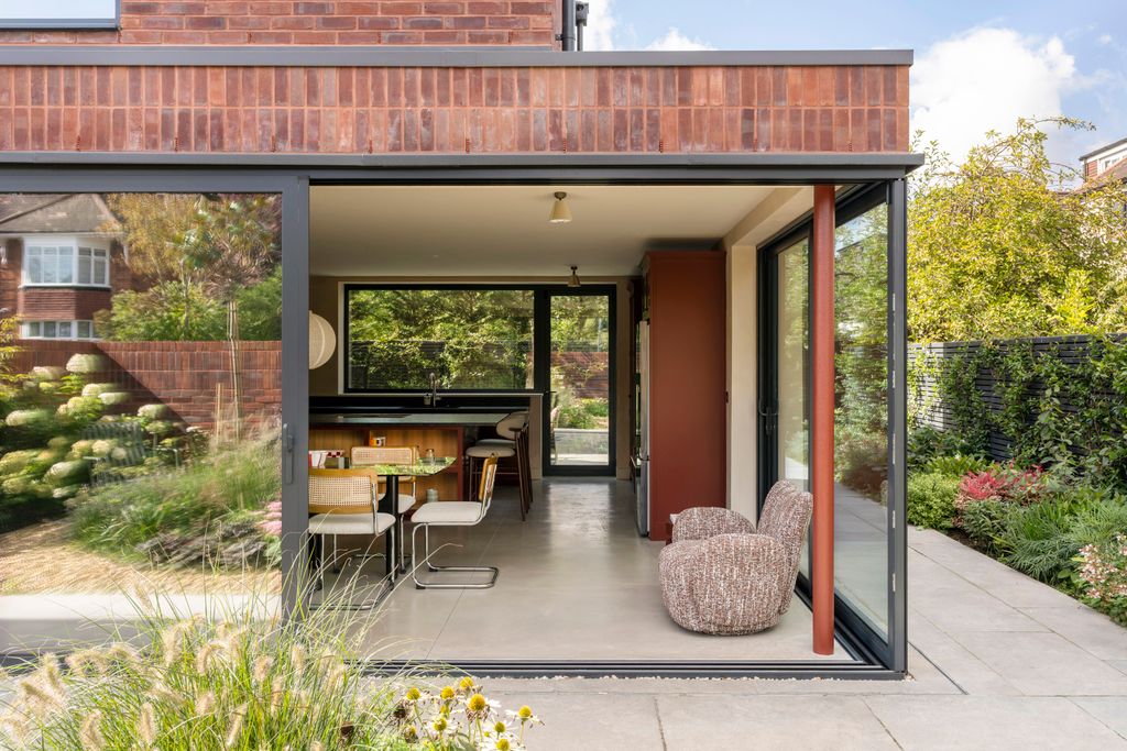 Property photo 2 of 23 Garden