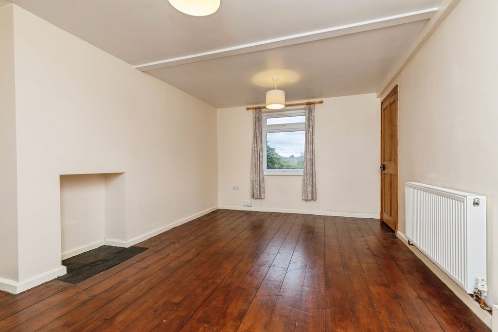 Property photo 3 of 17 Photo