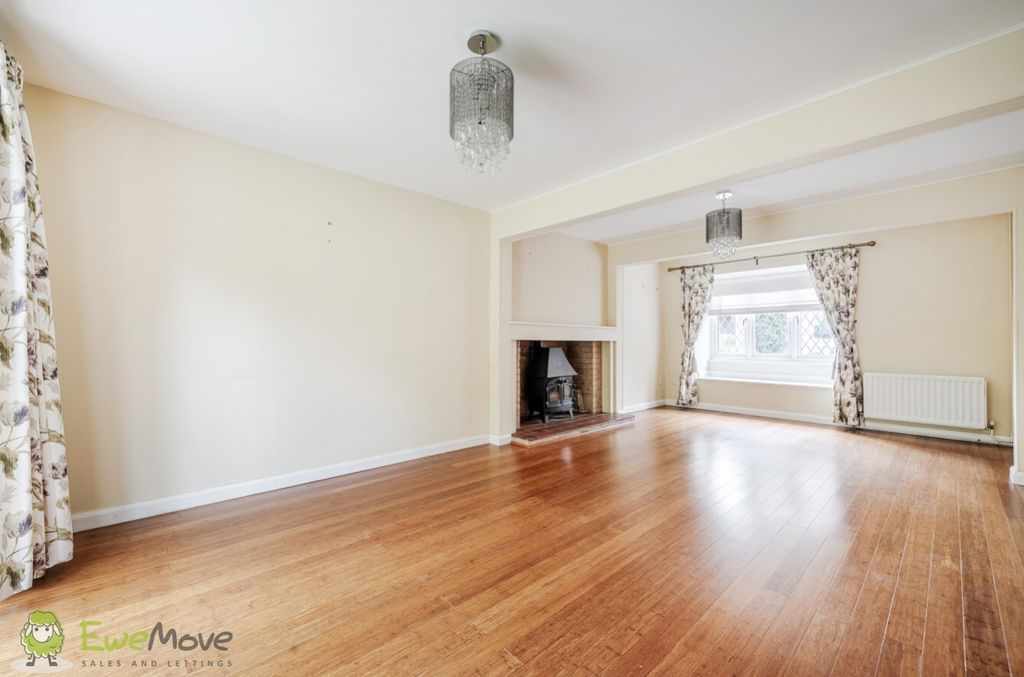 Property photo 3 of 19 Living Room