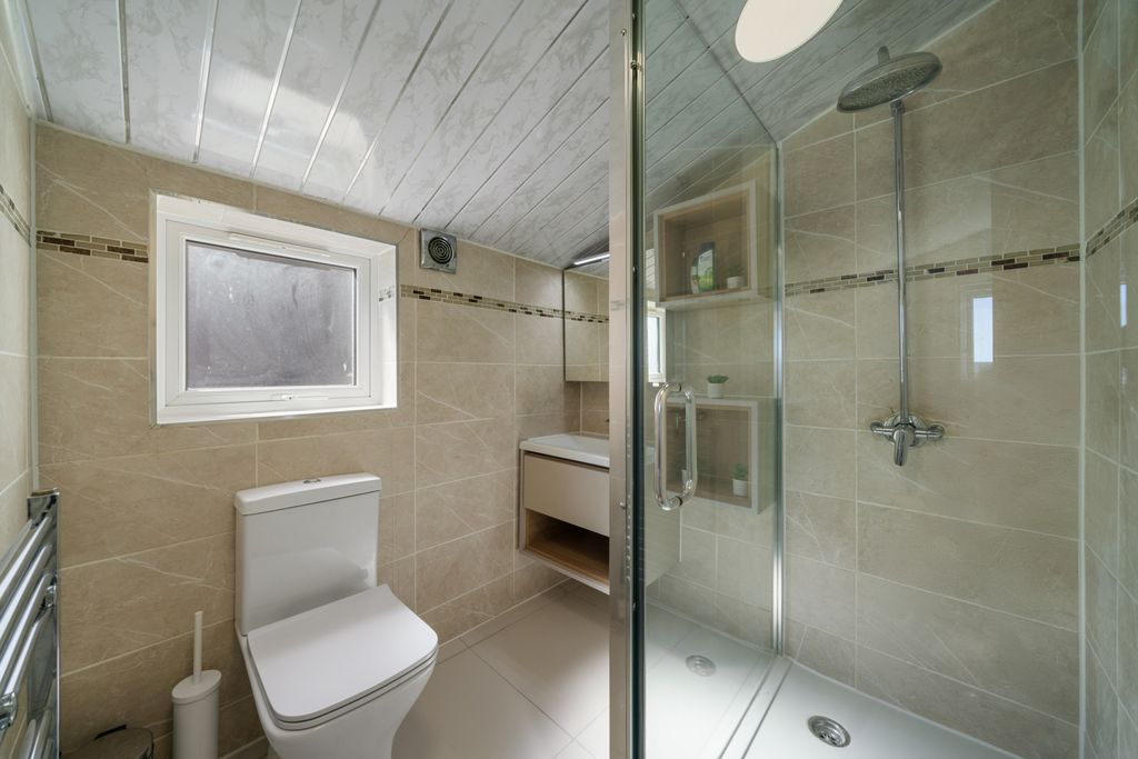 Property photo 2 of 11 83A Mitcham Road Sw17 9Pd-1