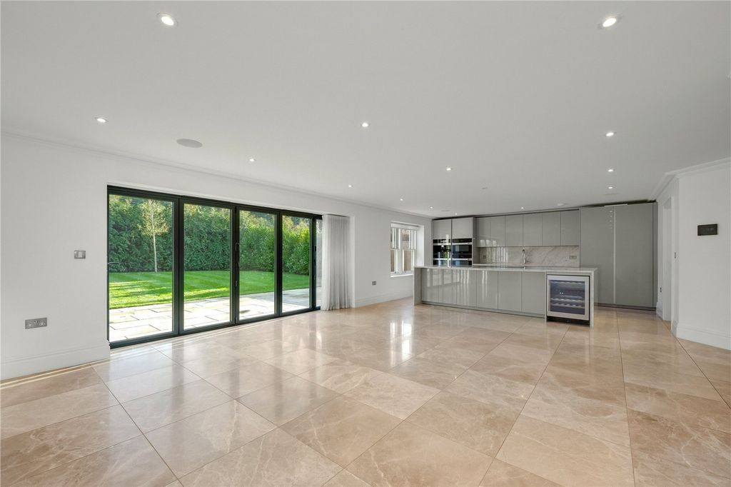 Property photo 2 of 12 Picture 2