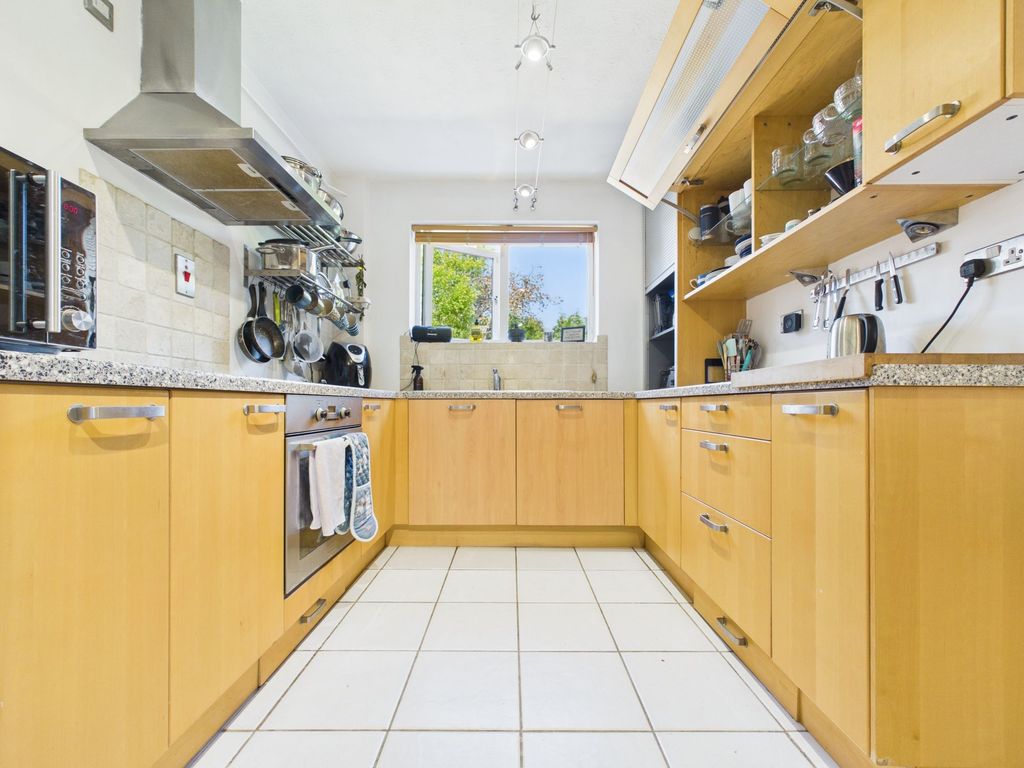 Property photo 2 of 20
