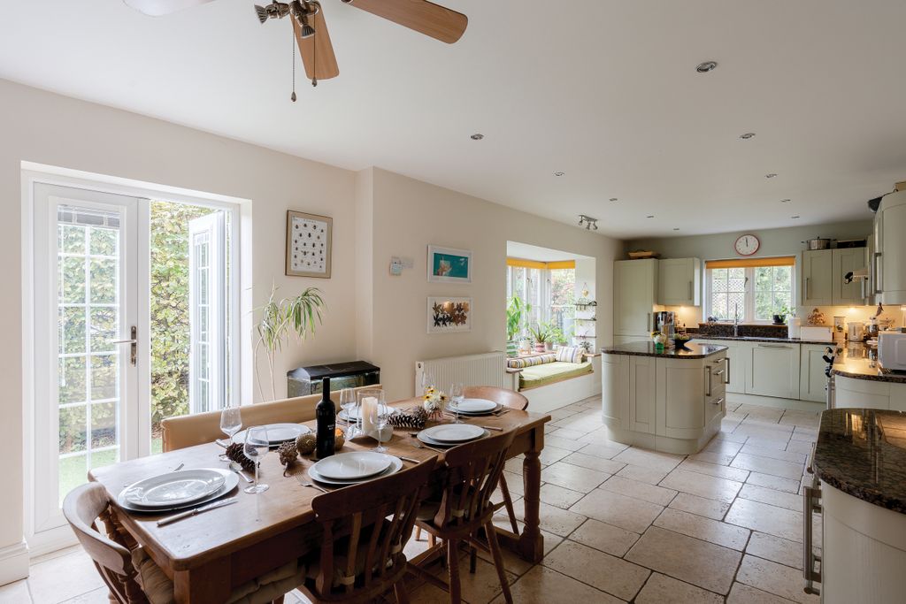 Property photo 2 of 35 Photo 11