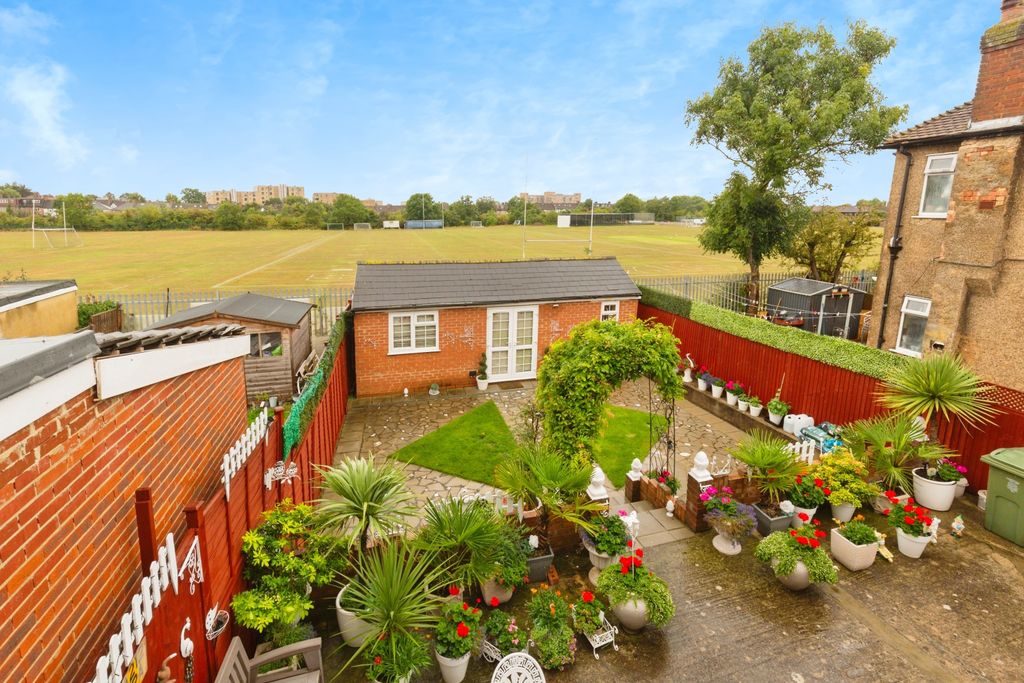 Property photo 2 of 20 842A8175