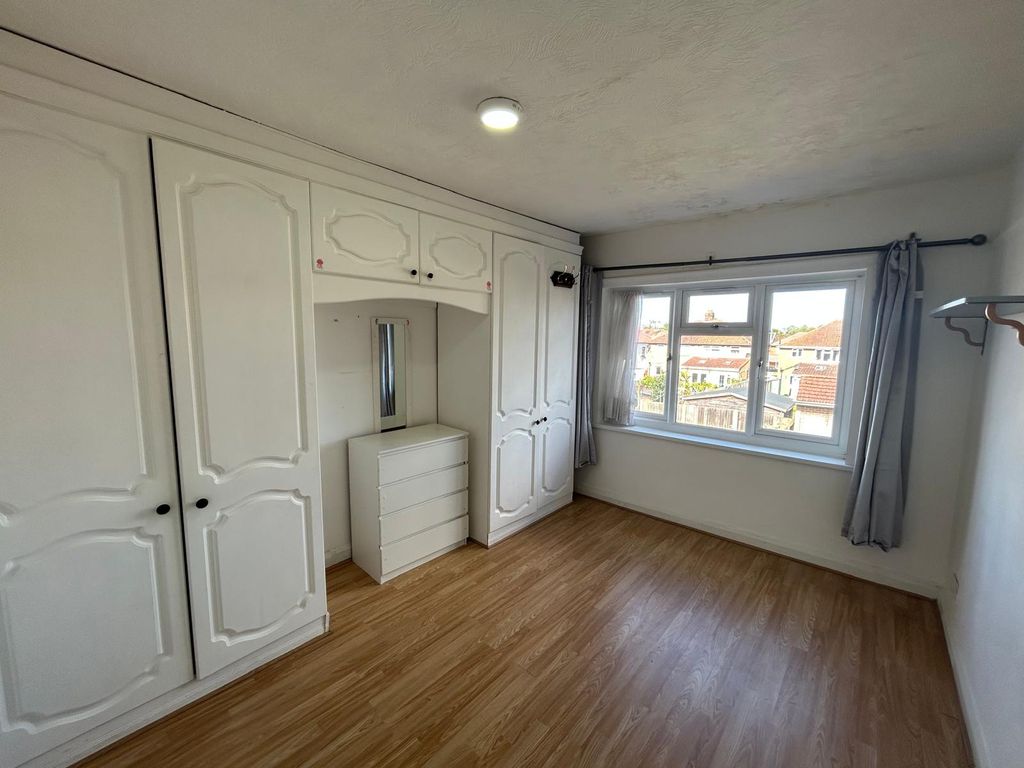 Property photo 3 of 17 Gallery