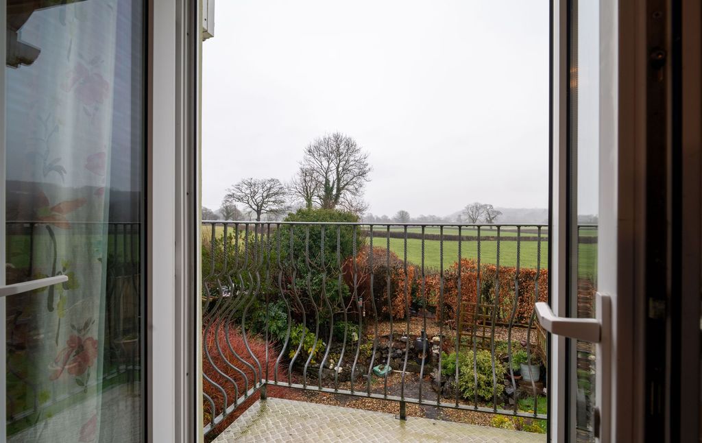 Property photo 3 of 42