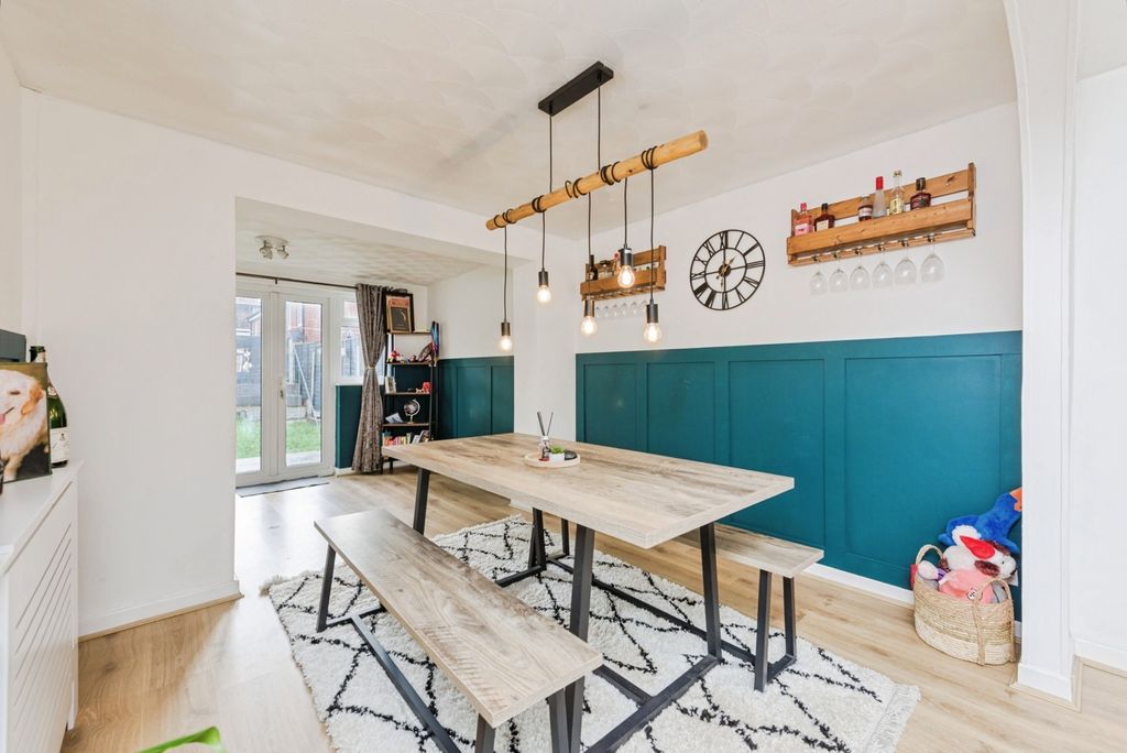 Property photo 3 of 24 Pbox-Img.Jpg