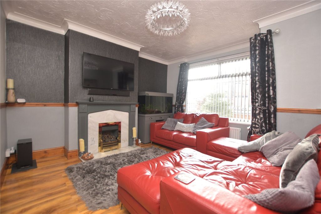 Property photo 2 of 16 Picture No. 11