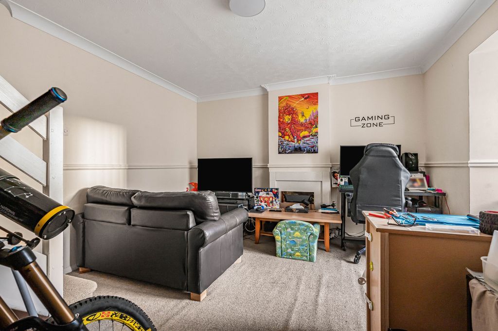 Property photo 3 of 12