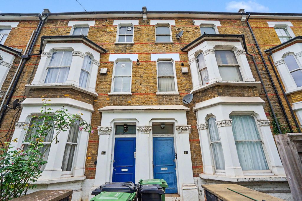 Property photo 2 of 11 51c Wood Lane, Shepherd's Bush, London W12 7Dp