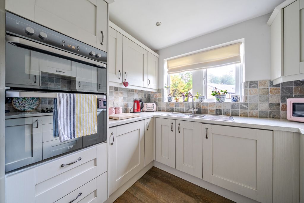 Property photo 3 of 15 Kitchen
