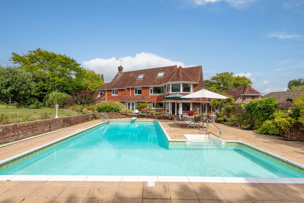 Property photo 3 of 47 37Shirleys-4