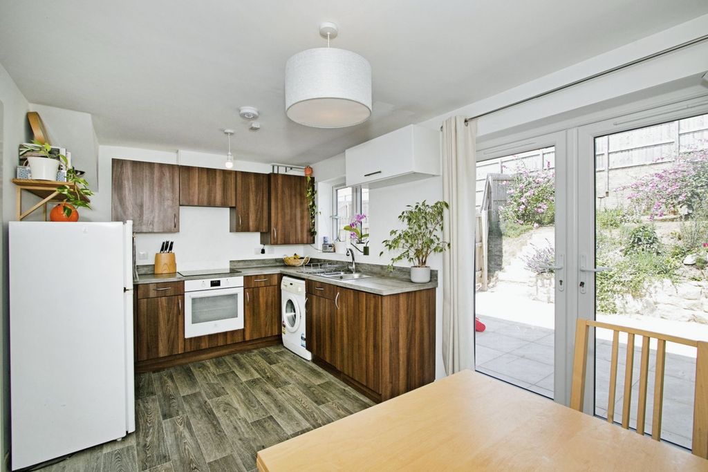 Property photo 3 of 14 Kitchen