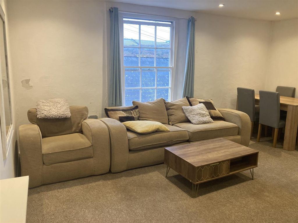 Property photo 2 of 11 Lounge Area.Jpg