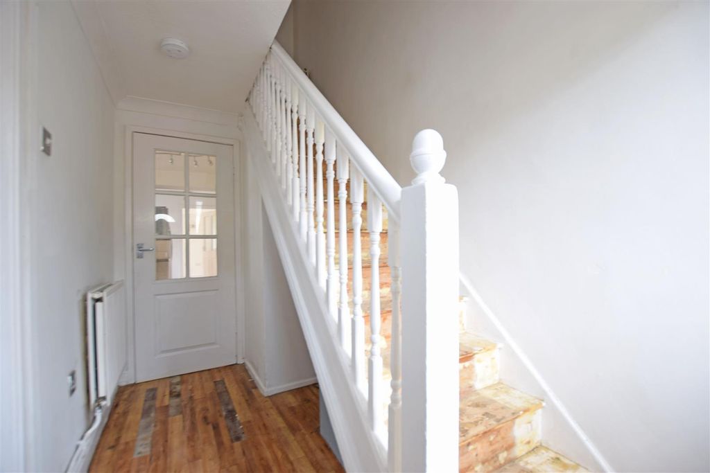 Property photo 2 of 20 Hallway.Jpg