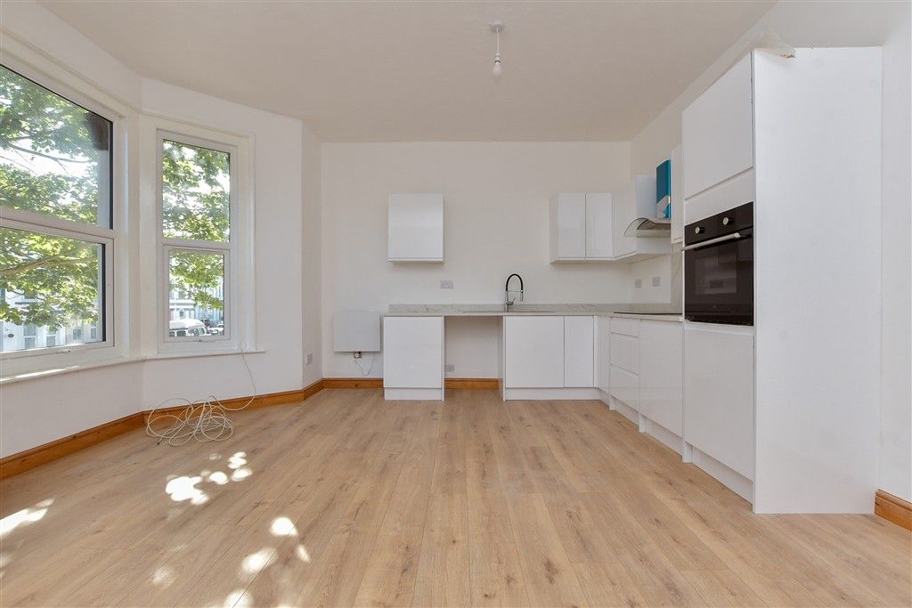 Property photo 3 of 14 Flat 2 Kitchen / Lounge