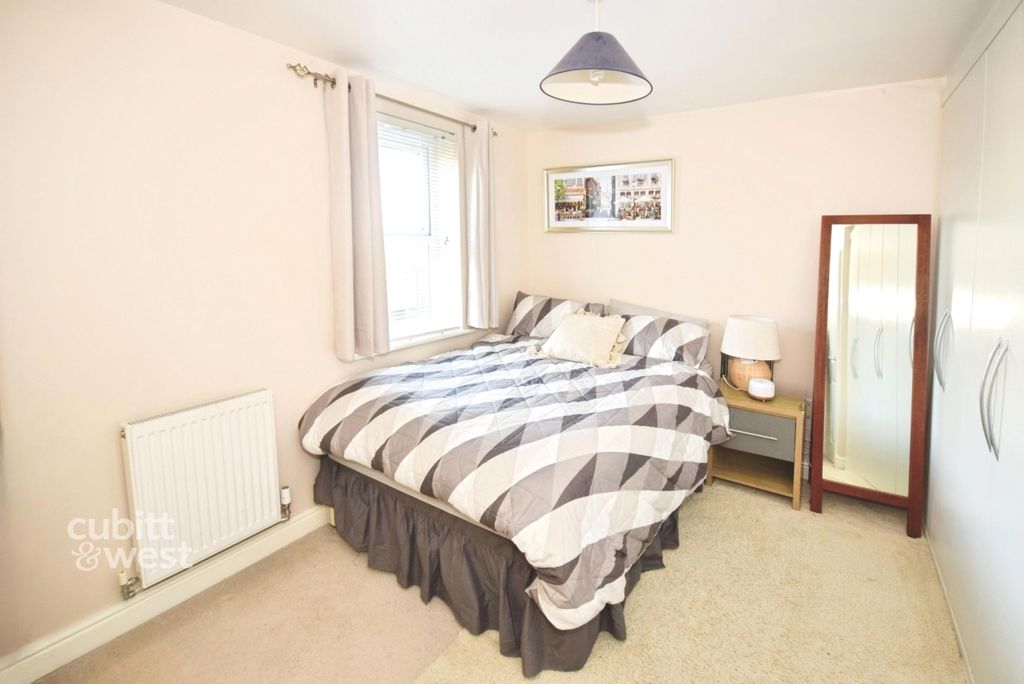 Property photo 2 of 9 Room