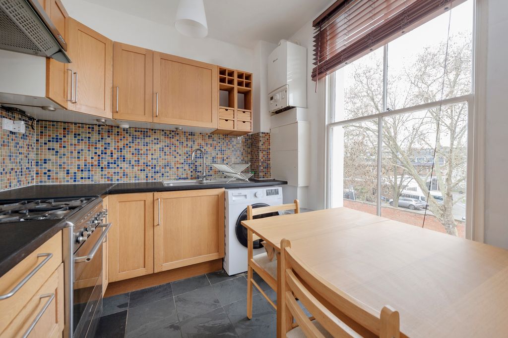 Property photo 2 of 10 3@13 St Charles Sq-3183.Jpg