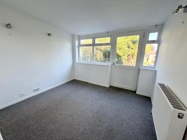 Property photo 3 of 11 Living Room