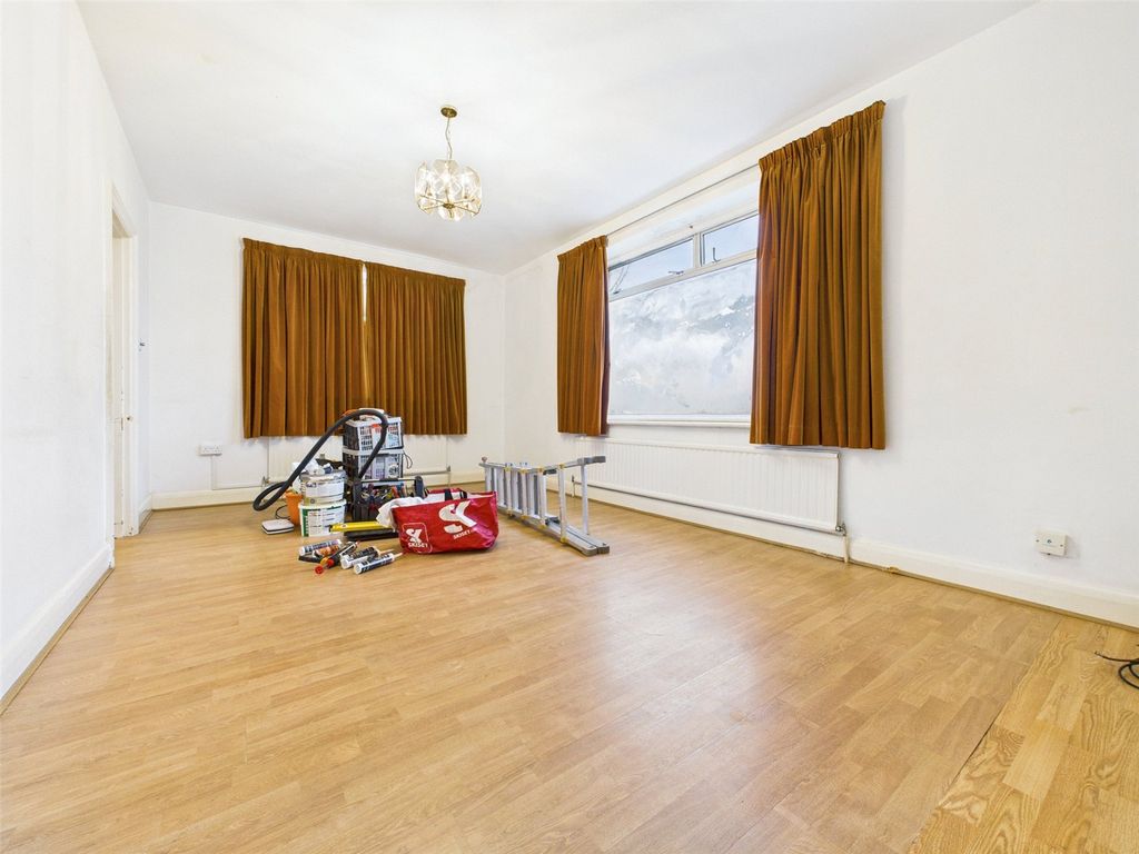 Property photo 3 of 9 Picture 3