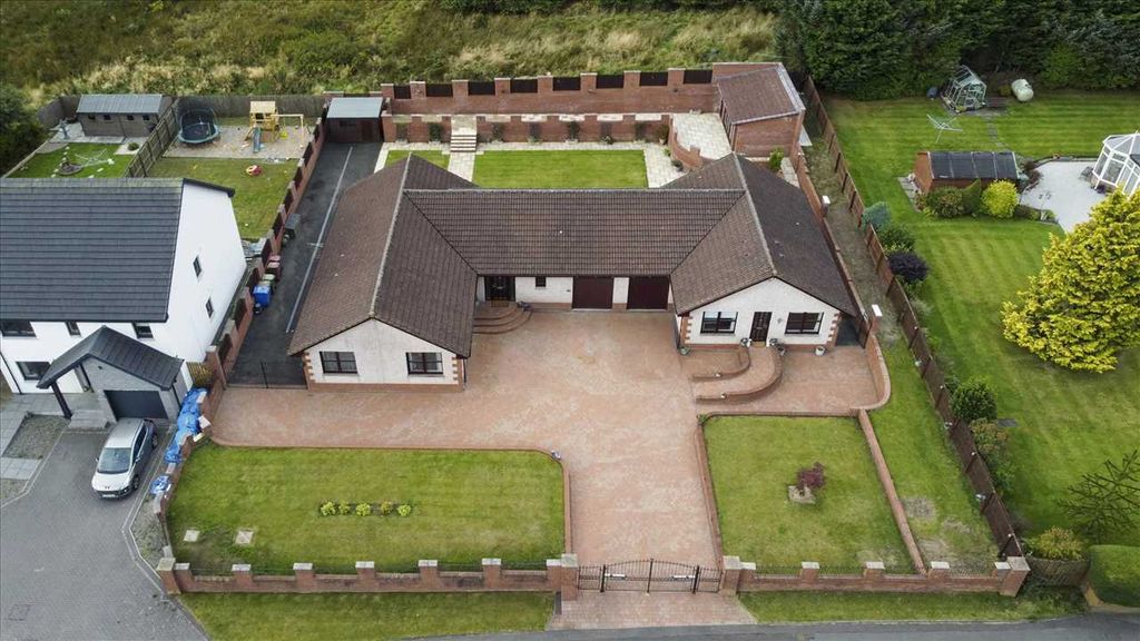 Property photo 2 of 32