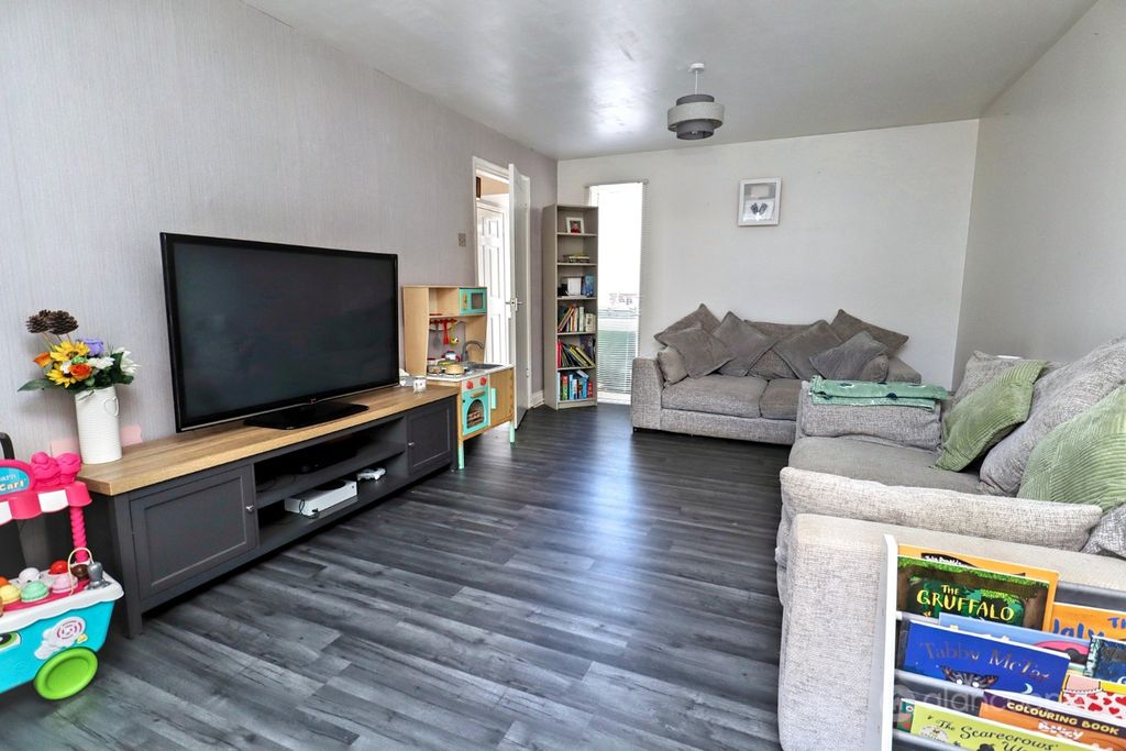 Property photo 3 of 20 5180364