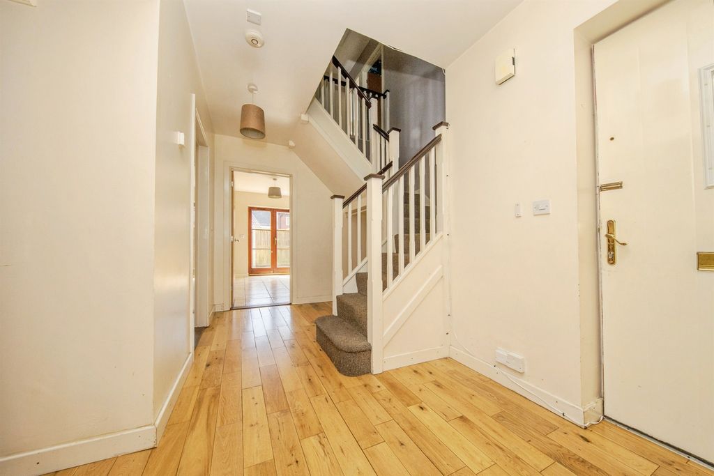 Property photo 2 of 23
