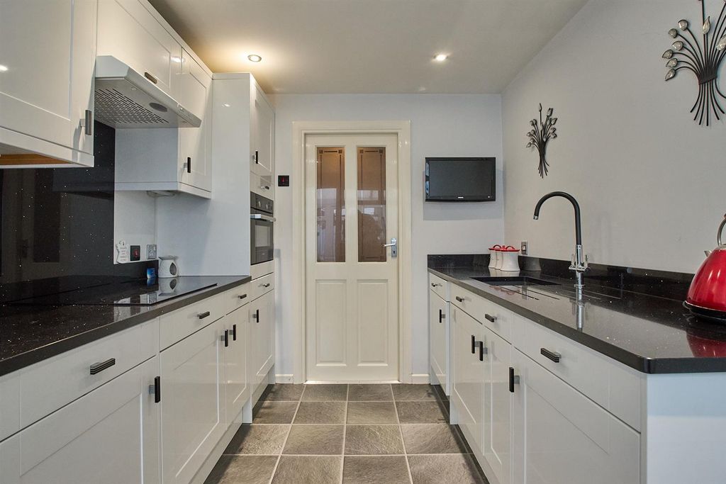 Property photo 2 of 12 Lobelia Close (4).Jpg