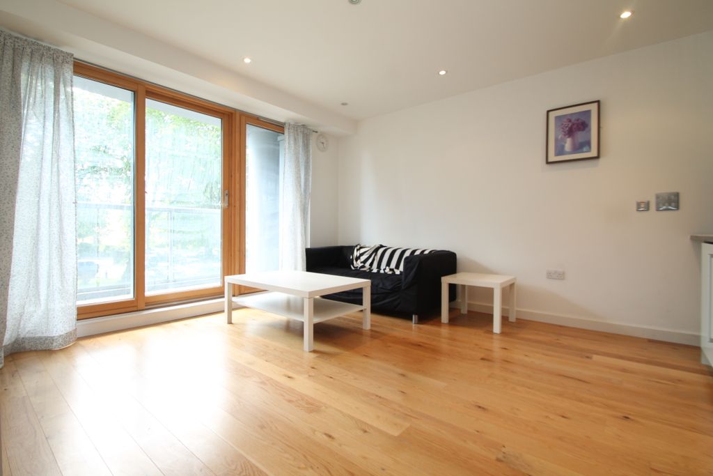 Property photo 3 of 11 Lounge