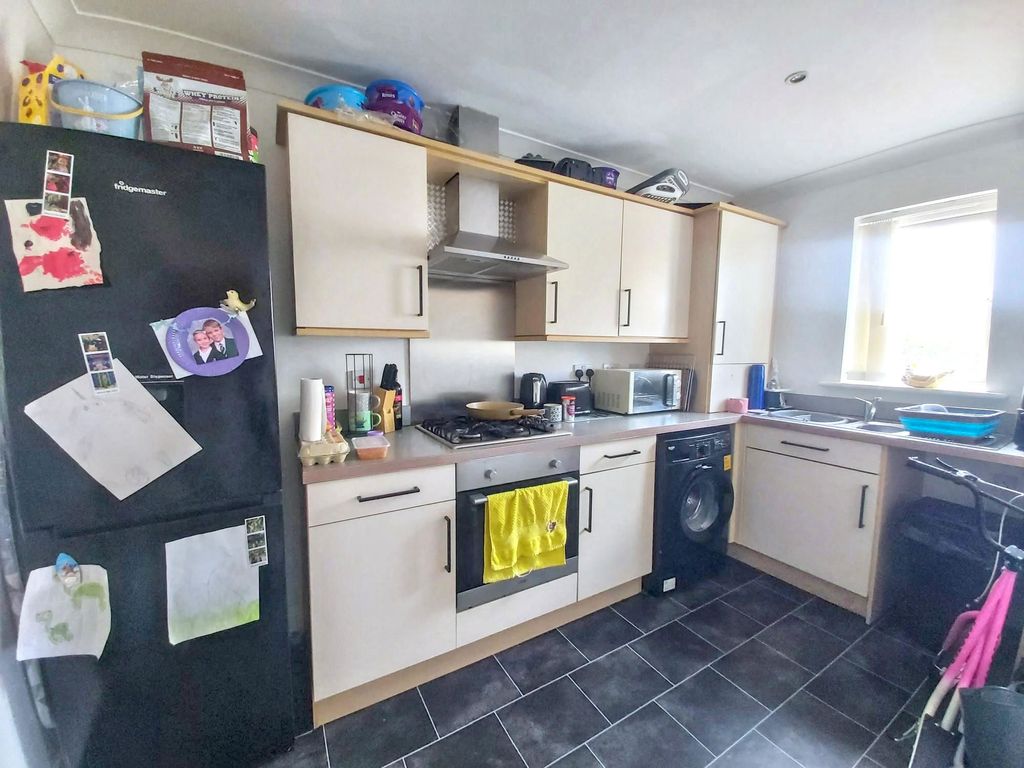 Property photo 3 of 12