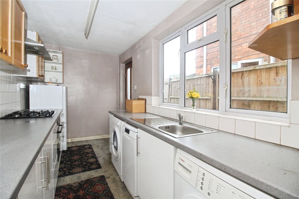 Property photo 2 of 11 Fitted Kitchen