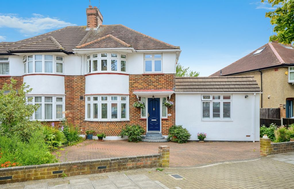 Property photo 1 of 17