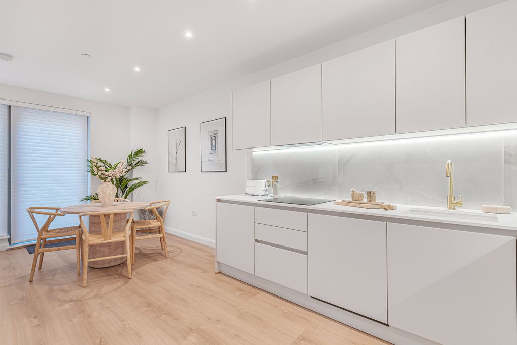 Property photo 2 of 20