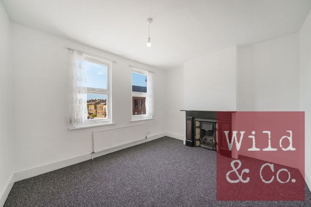 Property photo 2 of 16 Lower Clapton Road - Rladk8Mszqqw50Gvgc1N.Jpg
